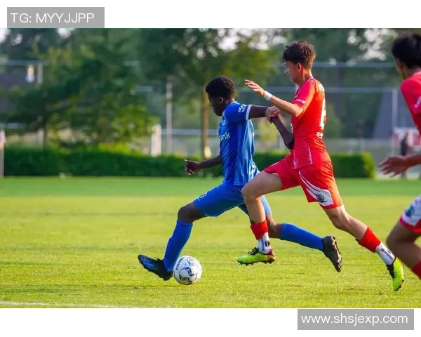抖音平台上有哪些知名足球球星分享个人生活和训练日常