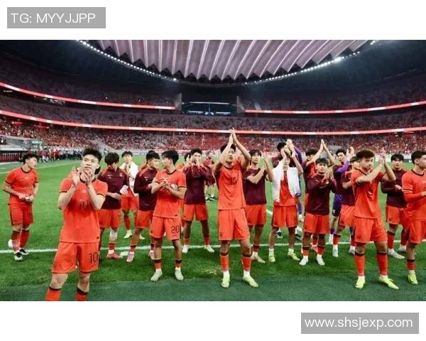 短腿球星意外受伤赛场风云突变球队命运悬于一线令人揪心 短腿球星意外受伤赛场风云突变球队命运悬于一线令人揪心